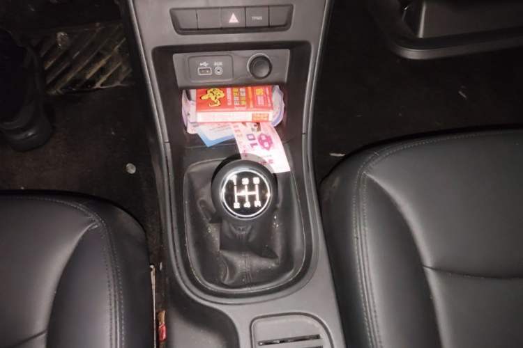 Used Roewe 360 2015 1.5L Manual Luxury Edition Gear Lever