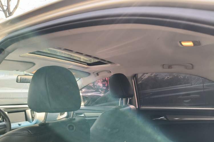 Used Roewe 360 2015 1.5L Automatic Luxury Edition Headliner