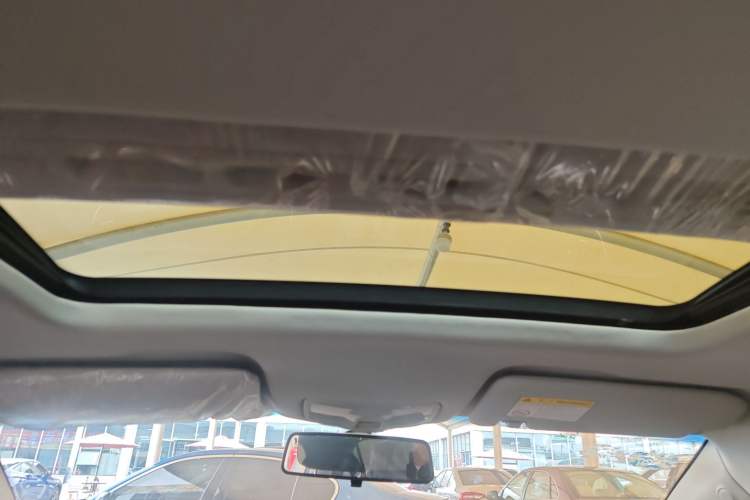 Used Roewe 360 2015 20T TST Deluxe Edition Headliner