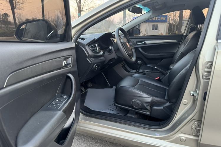 Used Roewe 360 2015 1.5L Manual Luxury Edition Interior 1