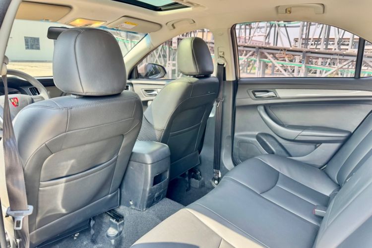 Used Roewe 360 2015 1.5L Automatic Luxury Edition Interior 2