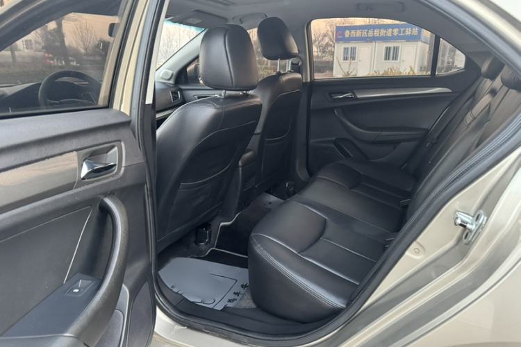 Used Roewe 360 2015 1.5L Manual Luxury Edition Interior 3