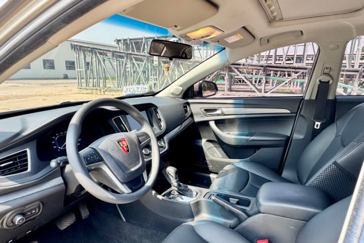 Used Roewe 360 2015 1.5L Automatic Luxury Edition Interior 3