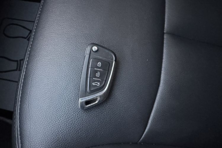 Used Roewe 360 2015 1.5L Manual Luxury Edition Interior 4