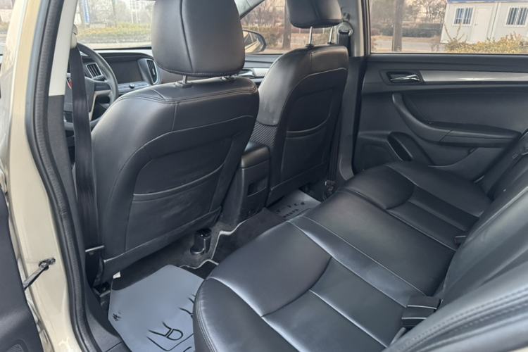 Used Roewe 360 2015 1.5L Manual Luxury Edition Interior 5