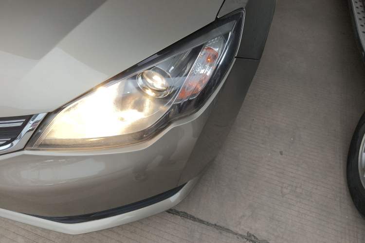 Used Roewe 360 2015 1.5L Automatic Luxury Edition Left Front Headlight