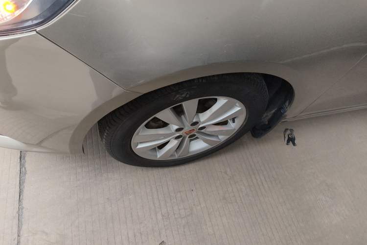 Used Roewe 360 2015 1.5L Automatic Luxury Edition Left Front Wheel Hub