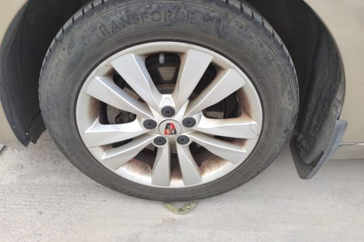 Used Roewe 360 2015 1.5L Automatic Luxury Edition Left Front Wheel Hub
