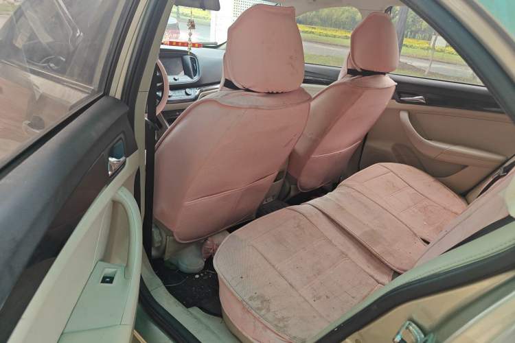 Used Roewe 360 2015 1.5L Automatic Luxury Edition Left Rear Seat