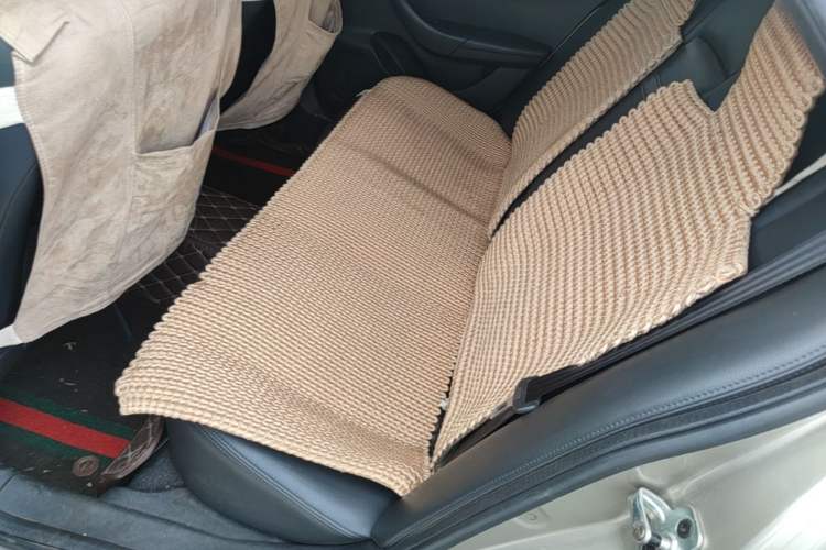 Used Roewe 360 2015 1.5L Automatic Luxury Edition Left Rear Seat