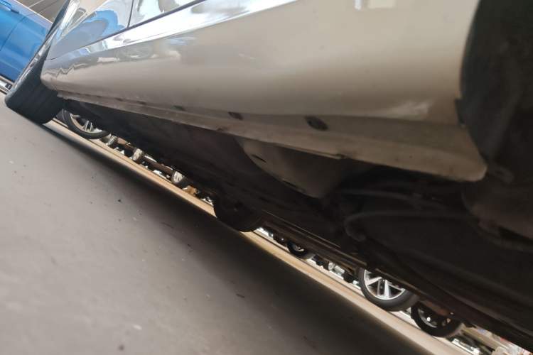 Used Roewe 360 2015 20T TST Deluxe Edition Left Side Sill