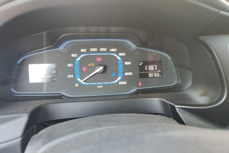 Used Roewe 360 2015 1.5L Manual Luxury Edition Odometer Close Up