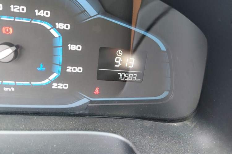 Used Roewe 360 2015 1.5L Manual Luxury Edition Odometer Close Up