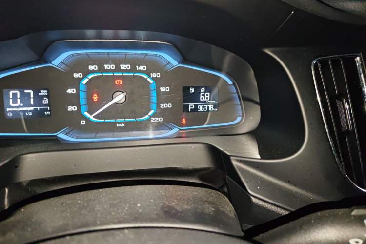 Used Roewe 360 2015 1.5L Automatic Luxury Edition Odometer Close Up
