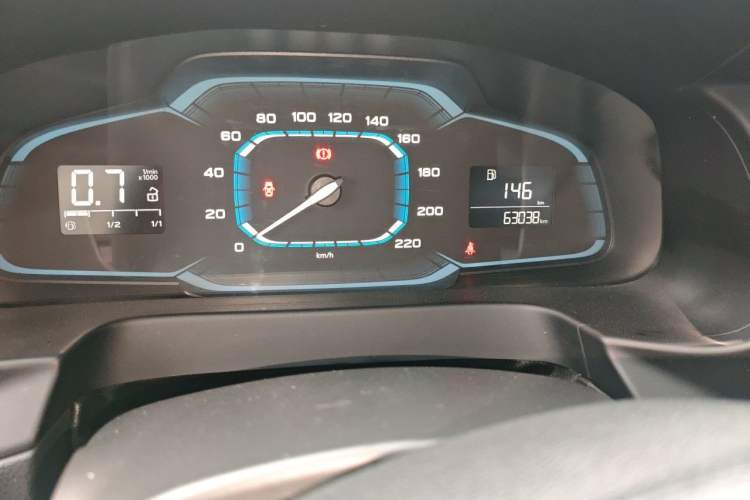 Used Roewe 360 2015 1.5L Manual Luxury Edition Odometer Close Up