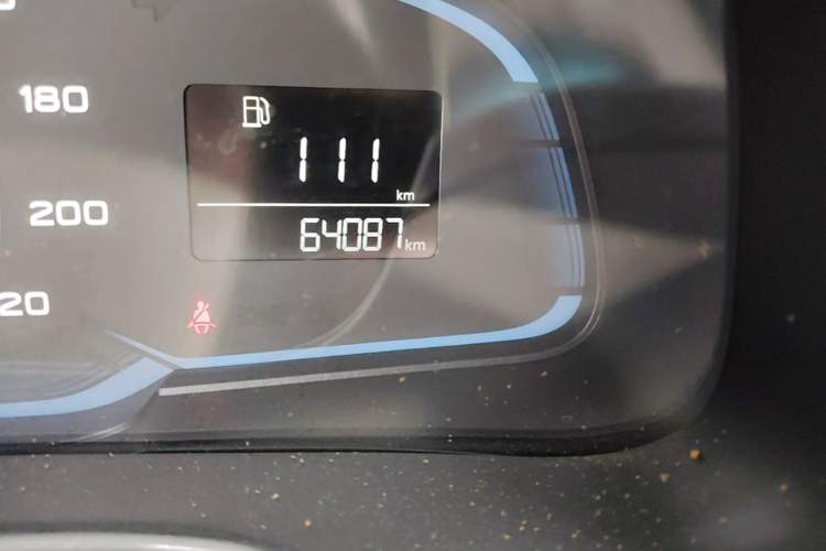 Used Roewe 360 2015 1.5L Manual Luxury Edition Odometer Close Up