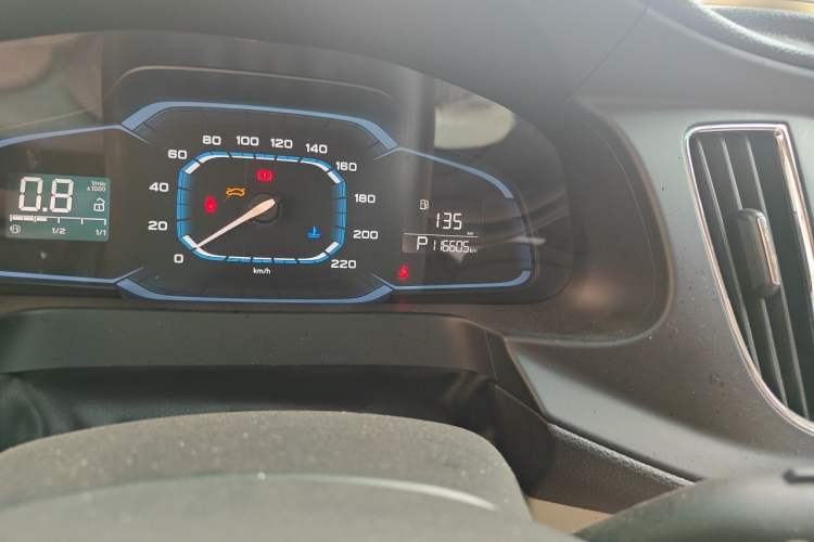 Used Roewe 360 2015 1.5L Automatic Luxury Edition Odometer Close Up