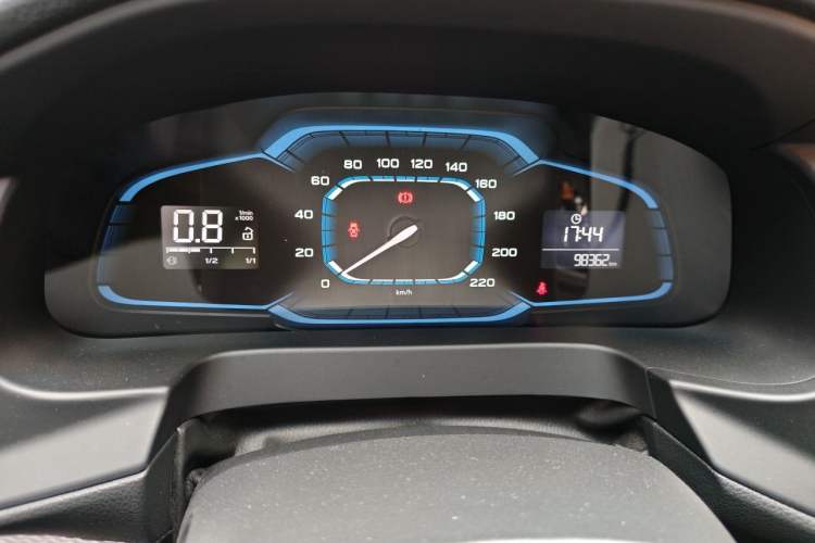 Used Roewe 360 2015 1.5L Manual Luxury Edition Odometer Close Up