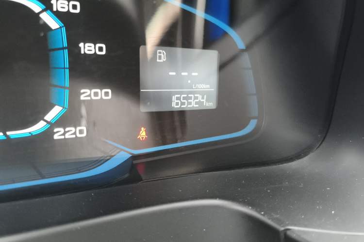 Used Roewe 360 2015 1.5L Manual Luxury Edition Odometer Close Up