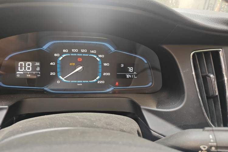 Used Roewe 360 2015 1.5L Manual Luxury Edition Odometer Close Up