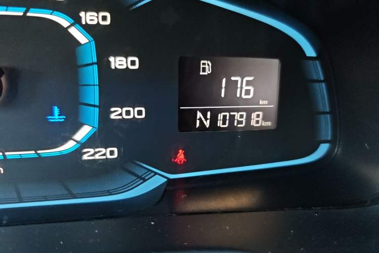 Used Roewe 360 2015 1.5L Automatic Luxury Edition Odometer Close Up