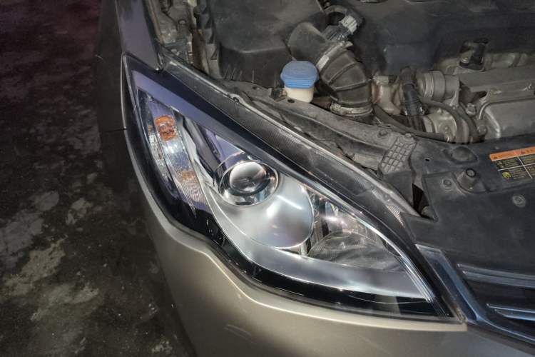 Used Roewe 360 2015 20T TST Deluxe Edition Right Front Headlight