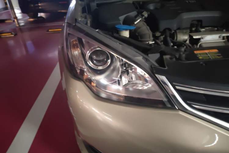Used Roewe 360 2015 20T TST Deluxe Edition Right Front Headlight