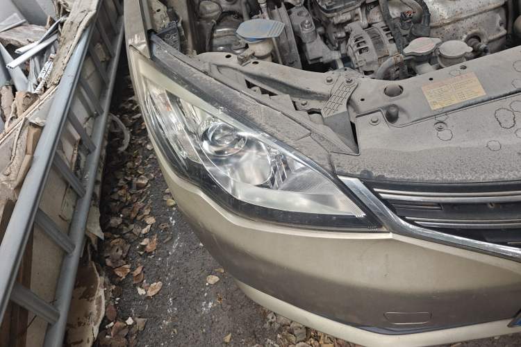 Used Roewe 360 2015 1.5L Manual Luxury Edition Right Front Headlight