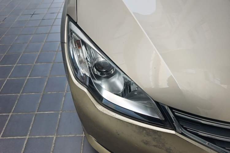 Used Roewe 360 2015 1.5L Automatic Luxury Edition Right Front Headlight