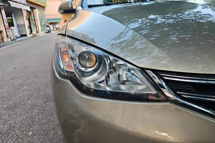 Used Roewe 360 2015 1.5L Automatic Luxury Edition Right Front Headlight