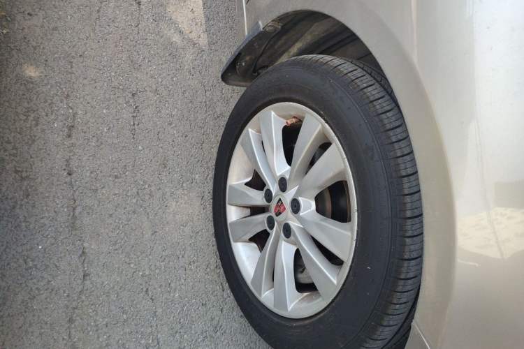 Used Roewe 360 2015 1.5L Manual Luxury Edition Right Front Wheel Hub