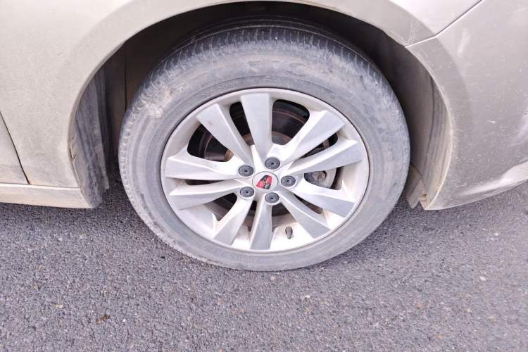 Used Roewe 360 2015 1.5L Automatic Luxury Edition Right Front Wheel Hub