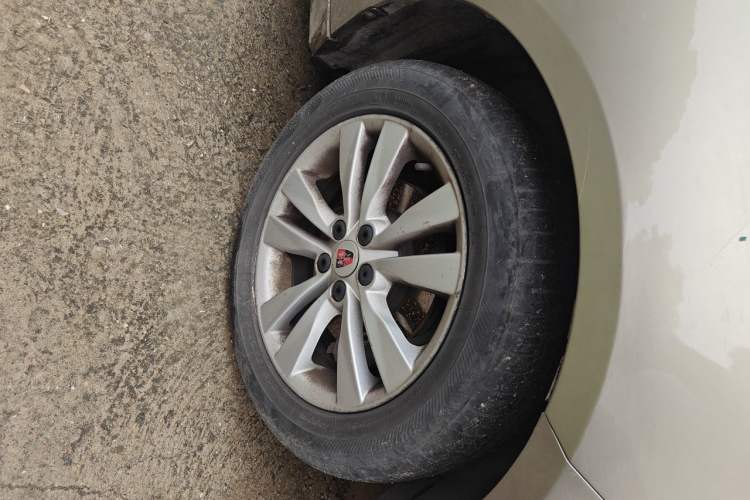 Used Roewe 360 2015 1.5L Automatic Luxury Edition Right Front Wheel Hub