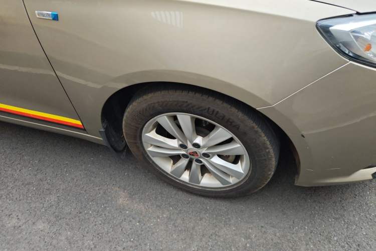 Used Roewe 360 2015 1.5L Manual Luxury Edition Right Front Wheel Hub