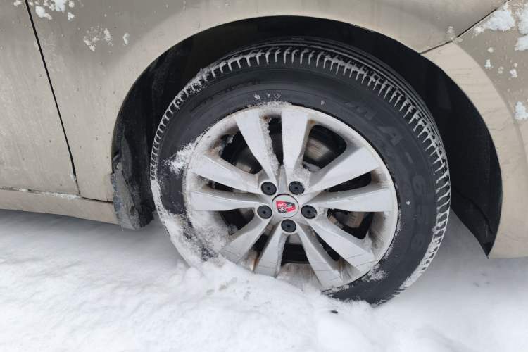 Used Roewe 360 2015 1.5L Manual Luxury Edition Right Front Wheel Hub