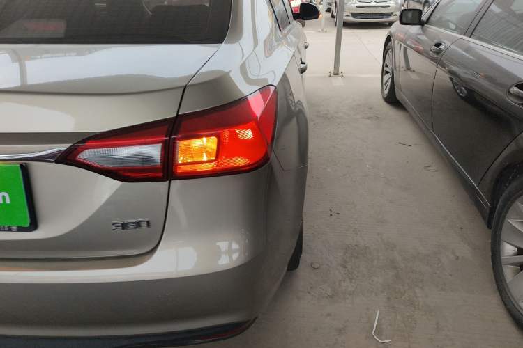 Used Roewe 360 2015 1.5L Automatic Luxury Edition Right Rear Taillight