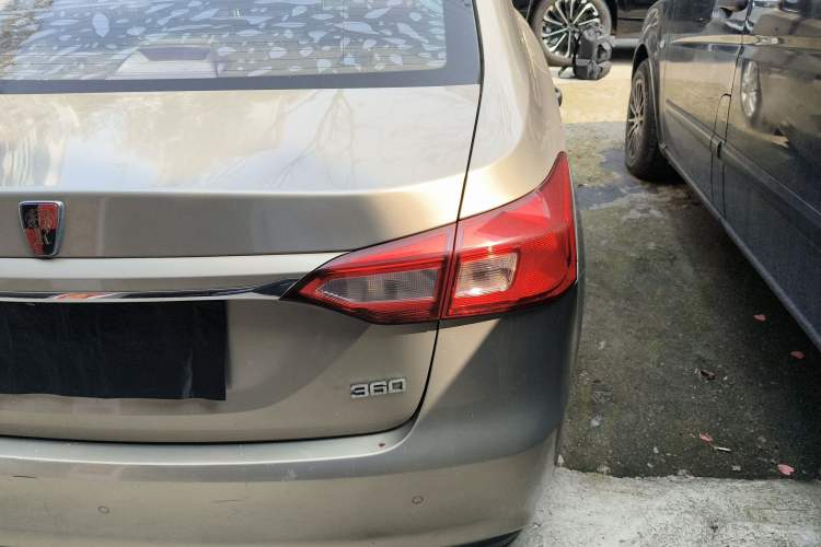 Used Roewe 360 2015 1.5L Automatic Luxury Edition Right Rear Taillight