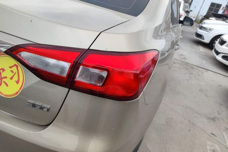 Used Roewe 360 2015 1.5L Automatic Luxury Edition Right Rear Taillight