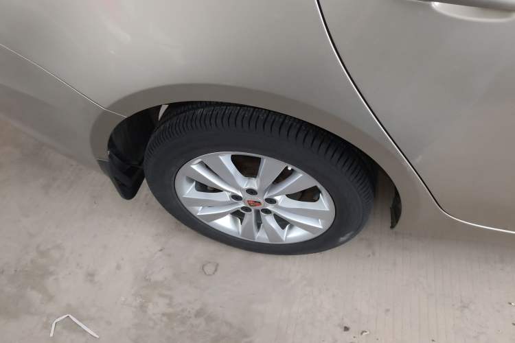 Used Roewe 360 2015 1.5L Automatic Luxury Edition Right Rear Wheel Hub