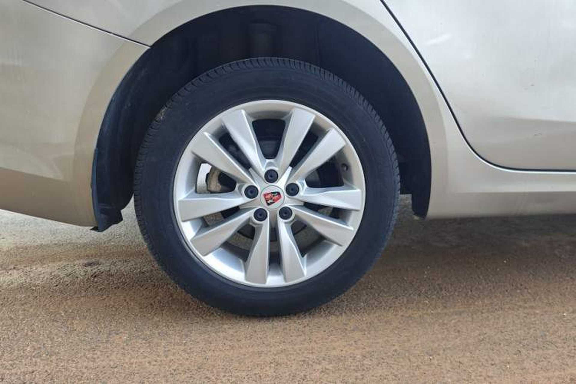 Used Roewe 360 2015 1.5L Automatic Luxury Edition Right Rear Wheel Hub