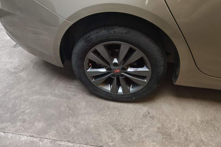 Used Roewe 360 2015 20T TST Deluxe Edition Right Rear Wheel Hub
