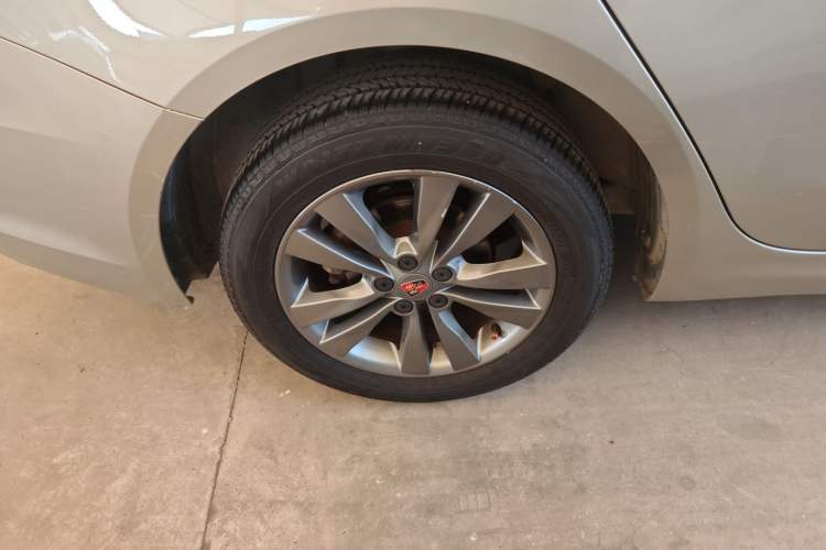 Used Roewe 360 2015 20T TST Deluxe Edition Right Rear Wheel Hub
