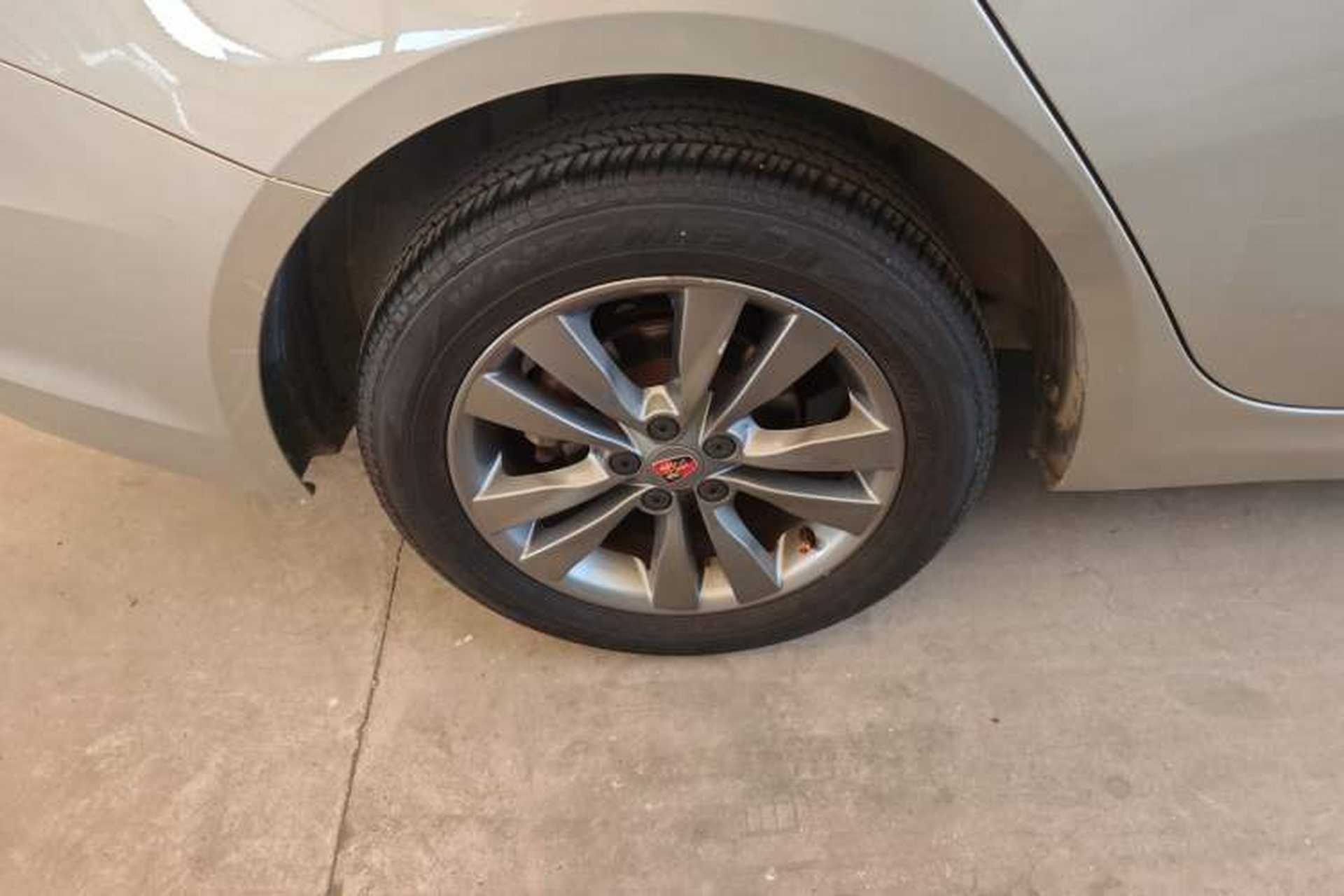 Used Roewe 360 2015 20T TST Deluxe Edition Right Rear Wheel Hub