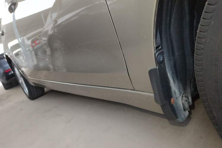 Used Roewe 360 2015 1.5L Automatic Luxury Edition Right Side Sill