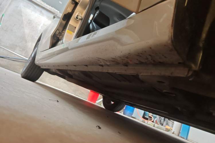 Used Roewe 360 2015 20T TST Deluxe Edition Right Side Sill