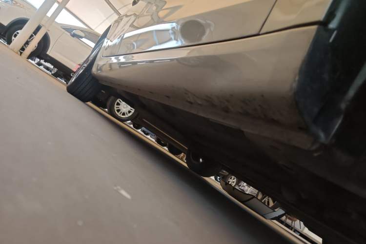 Used Roewe 360 2015 20T TST Deluxe Edition Right Side Sill