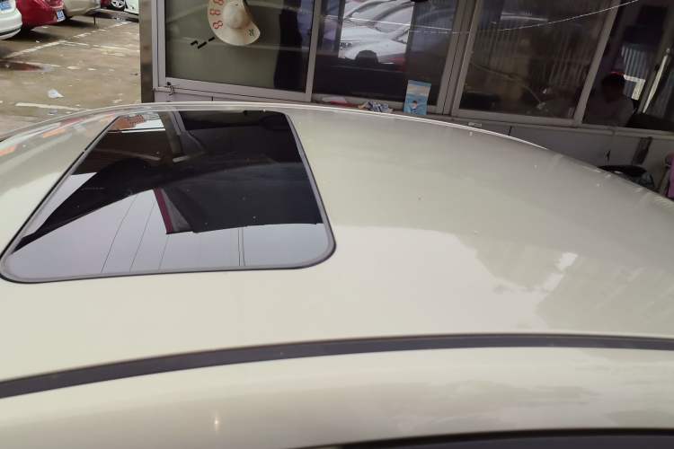 Used Roewe 360 2015 1.5L Manual Luxury Edition Roof