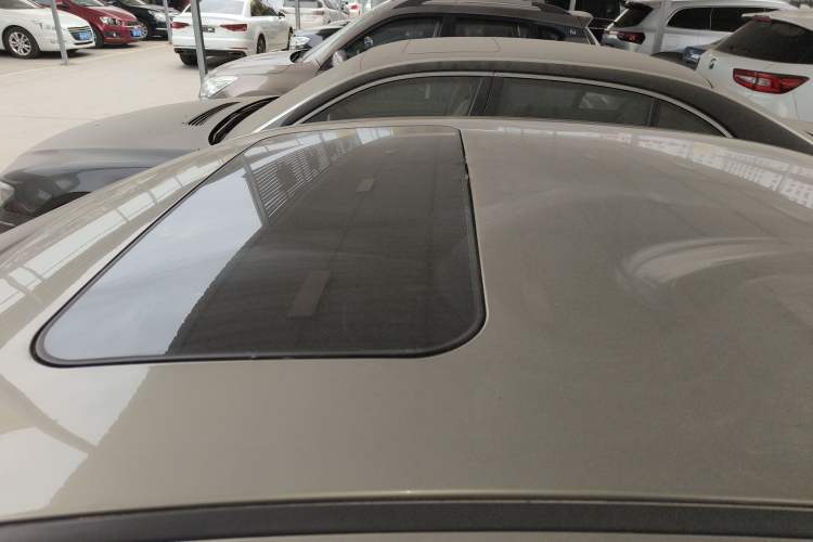 Used Roewe 360 2015 1.5L Automatic Luxury Edition Roof