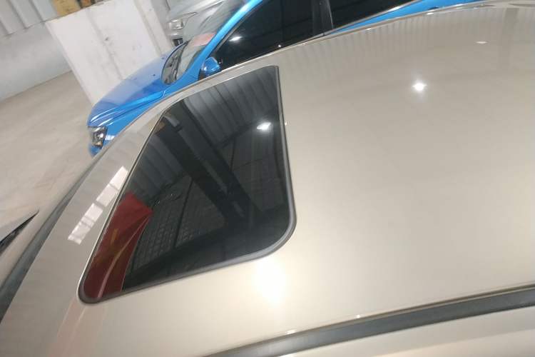 Used Roewe 360 2015 1.5L Automatic Luxury Edition Roof