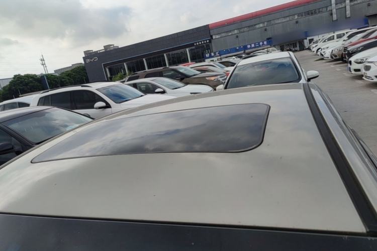 Used Roewe 360 2015 1.5L Automatic Luxury Edition Roof